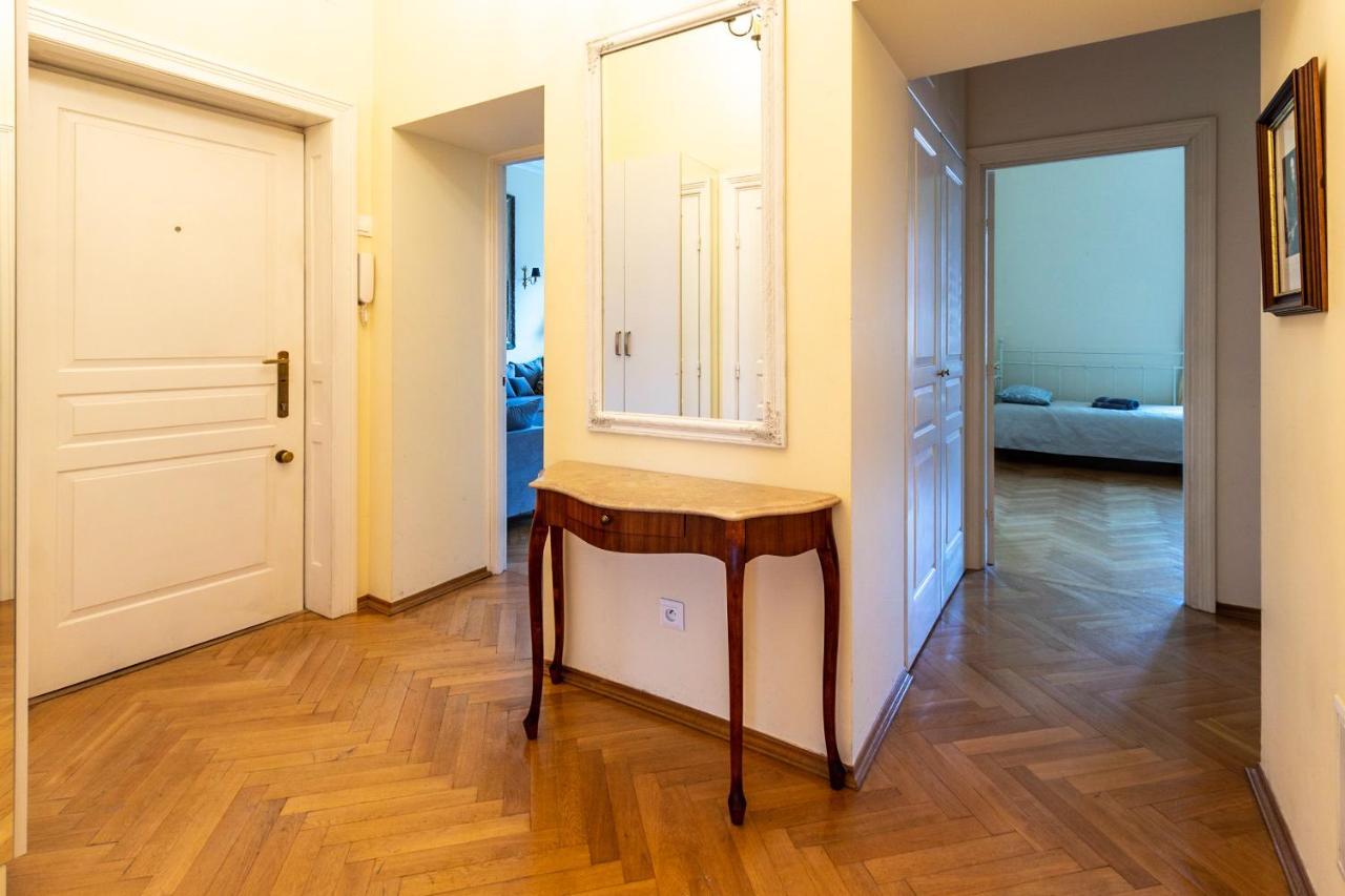 Apartament Luster I Obrazow Warschau Exterior foto